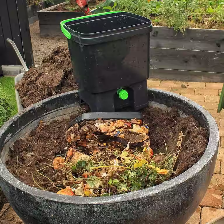 Bokashi – kompost som ger naturlig näring med hjälp av matrester 