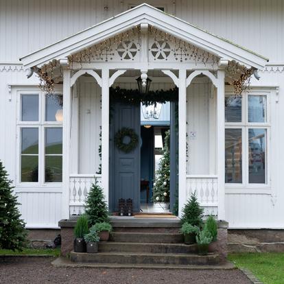 Wreaths, garlands and small trees