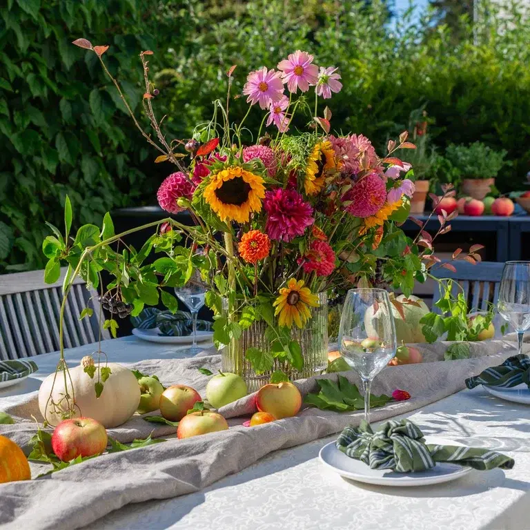Sensommar i Thereses klassiska trädgård 
