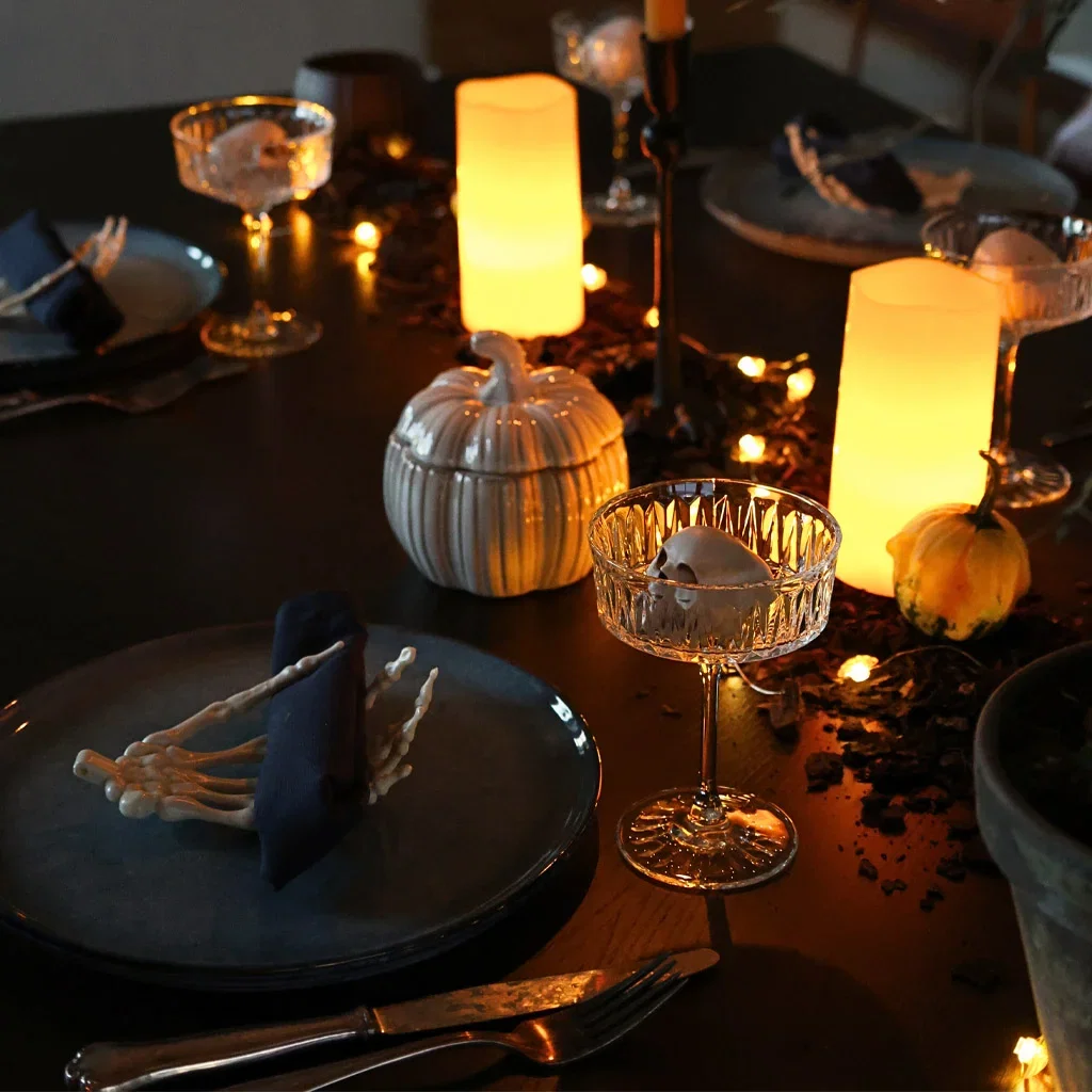 Ska du ha halloweenfest? Här är tips på två olika sätt att duka bordet på