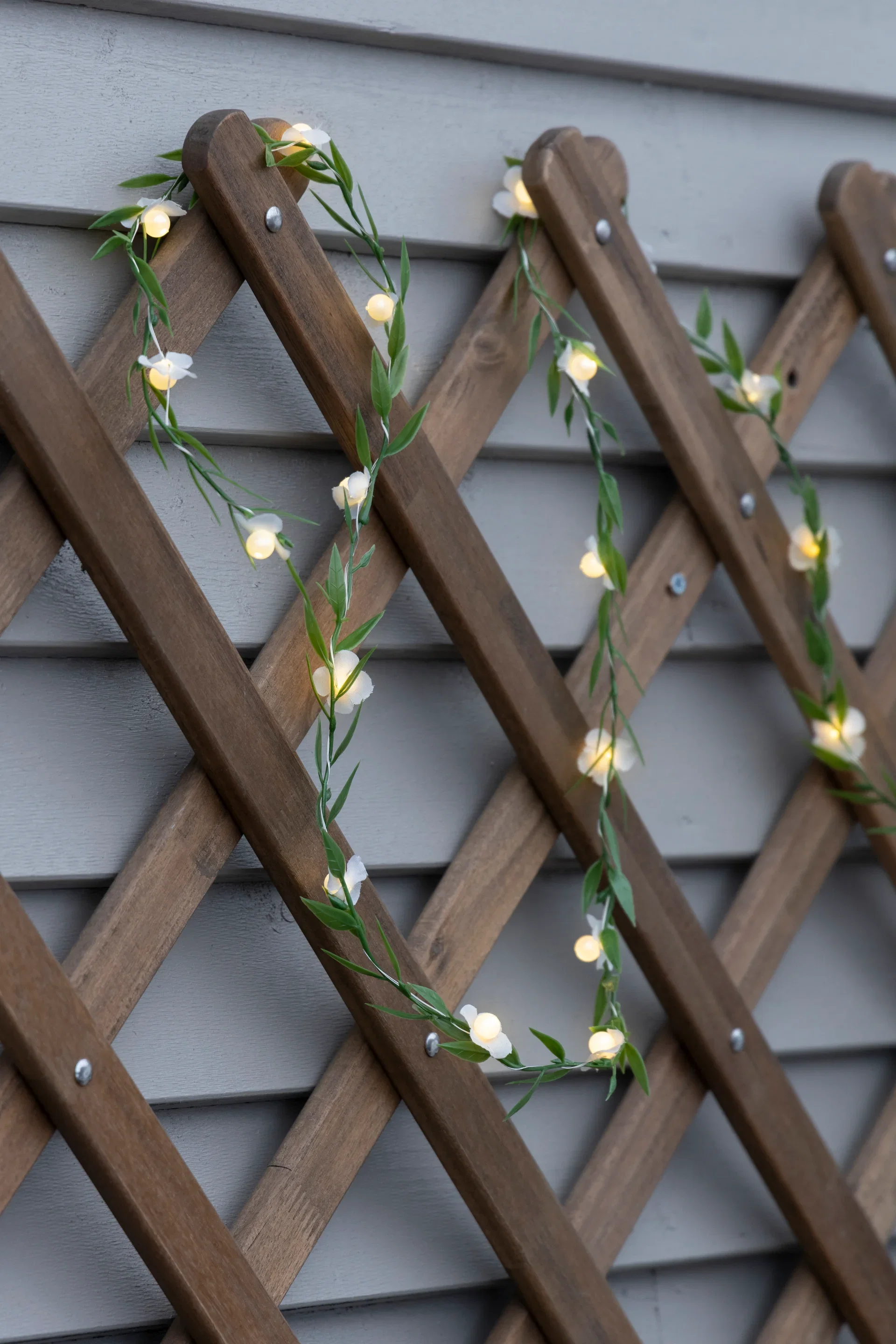 Light Chain With Flowers