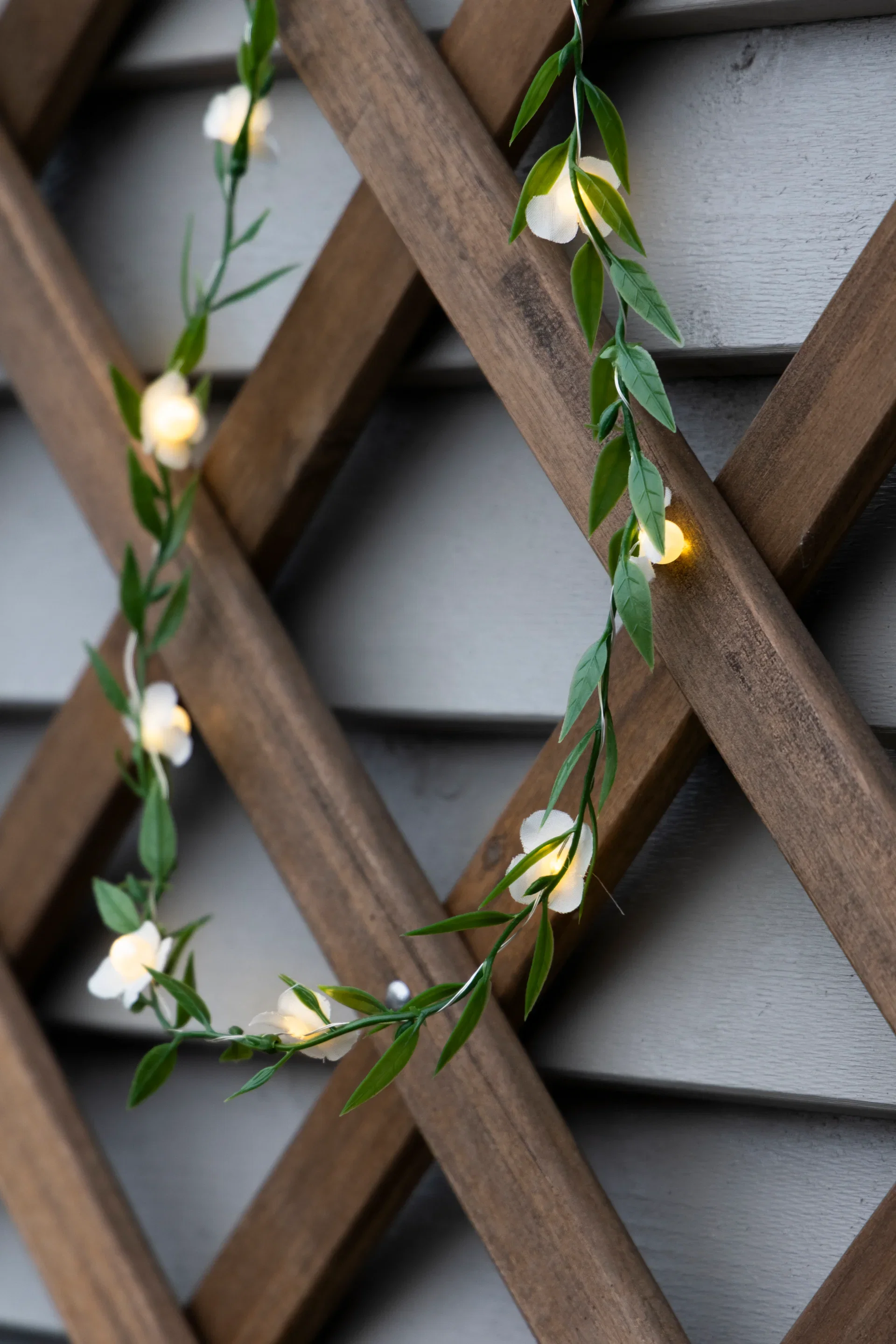 Light Chain With Flowers