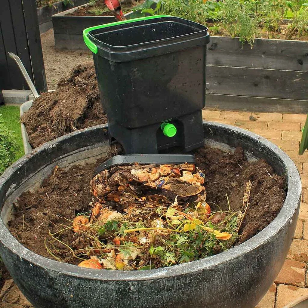 Bokashi – kompost som ger naturlig näring med hjälp av matrester 