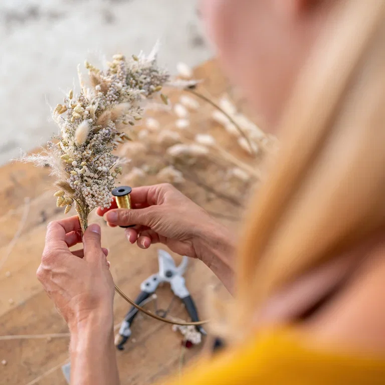Torka blommor till vackra buketter och kransar som håller över tid 