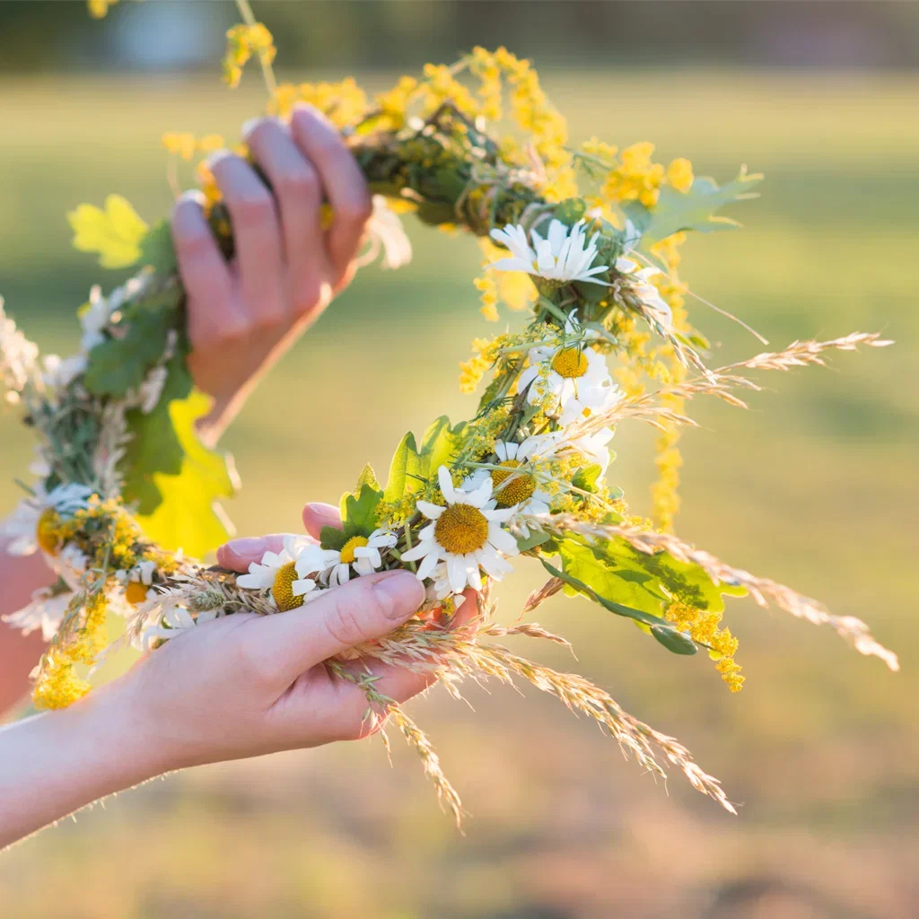Skapa midsommaridyllen med blommor