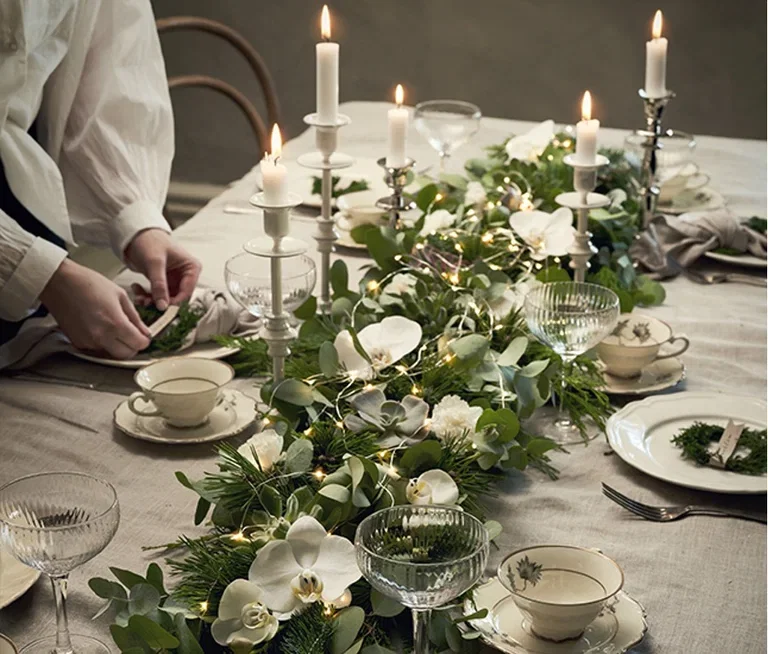 En lyxig orkidé eller fräscha snittblommor till nyårsfesten 