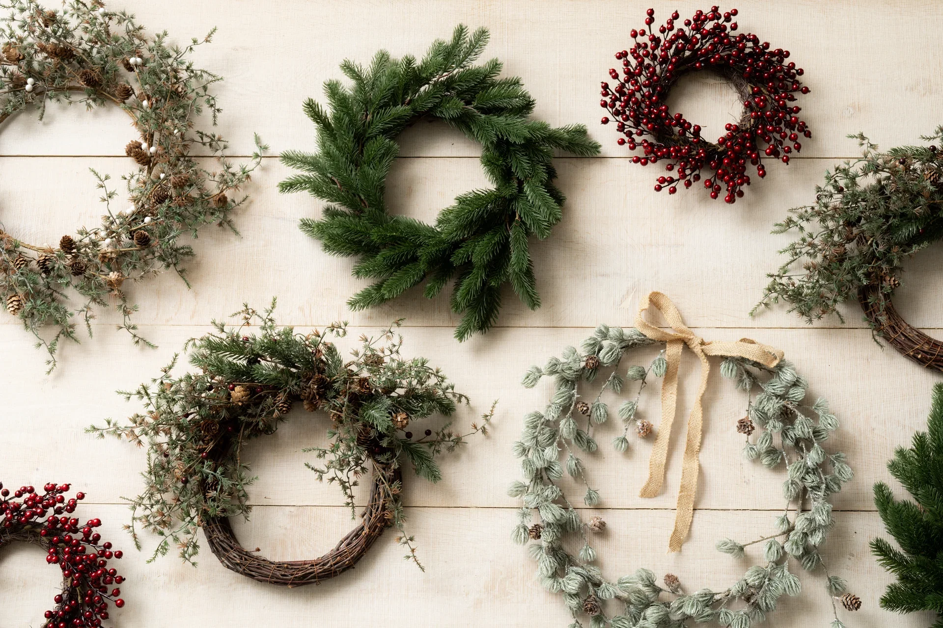 Krans röda bär konstgjord