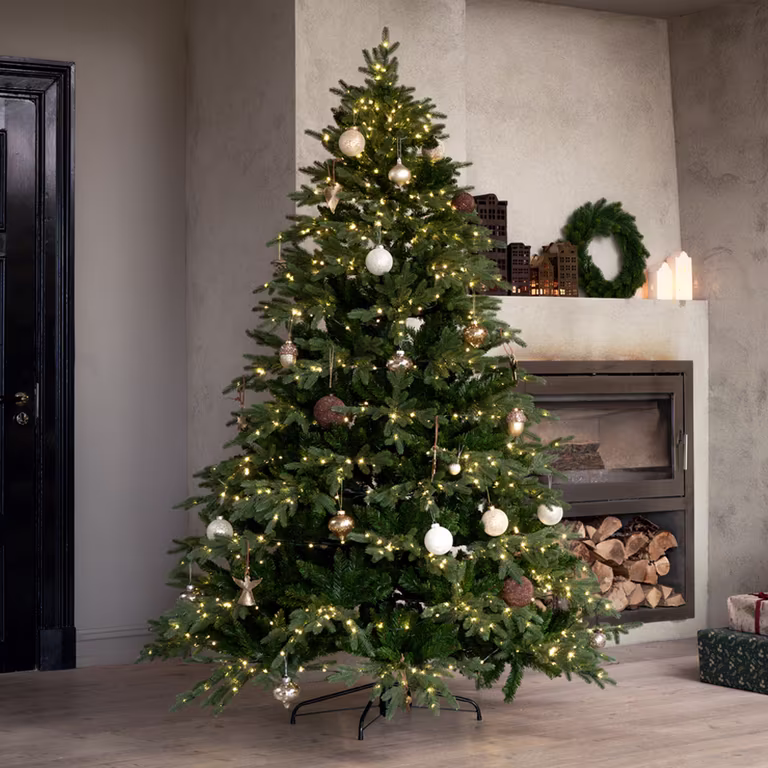 Naturtrogen plastgran i jul - Välj rätt konstgran