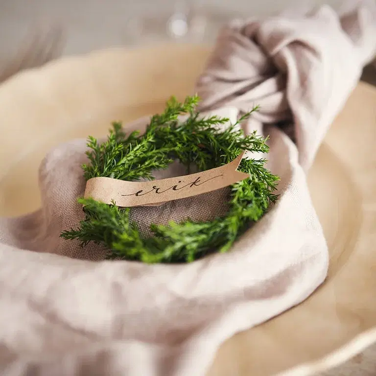 Gör dina egna små kransar för bordsdekorationer