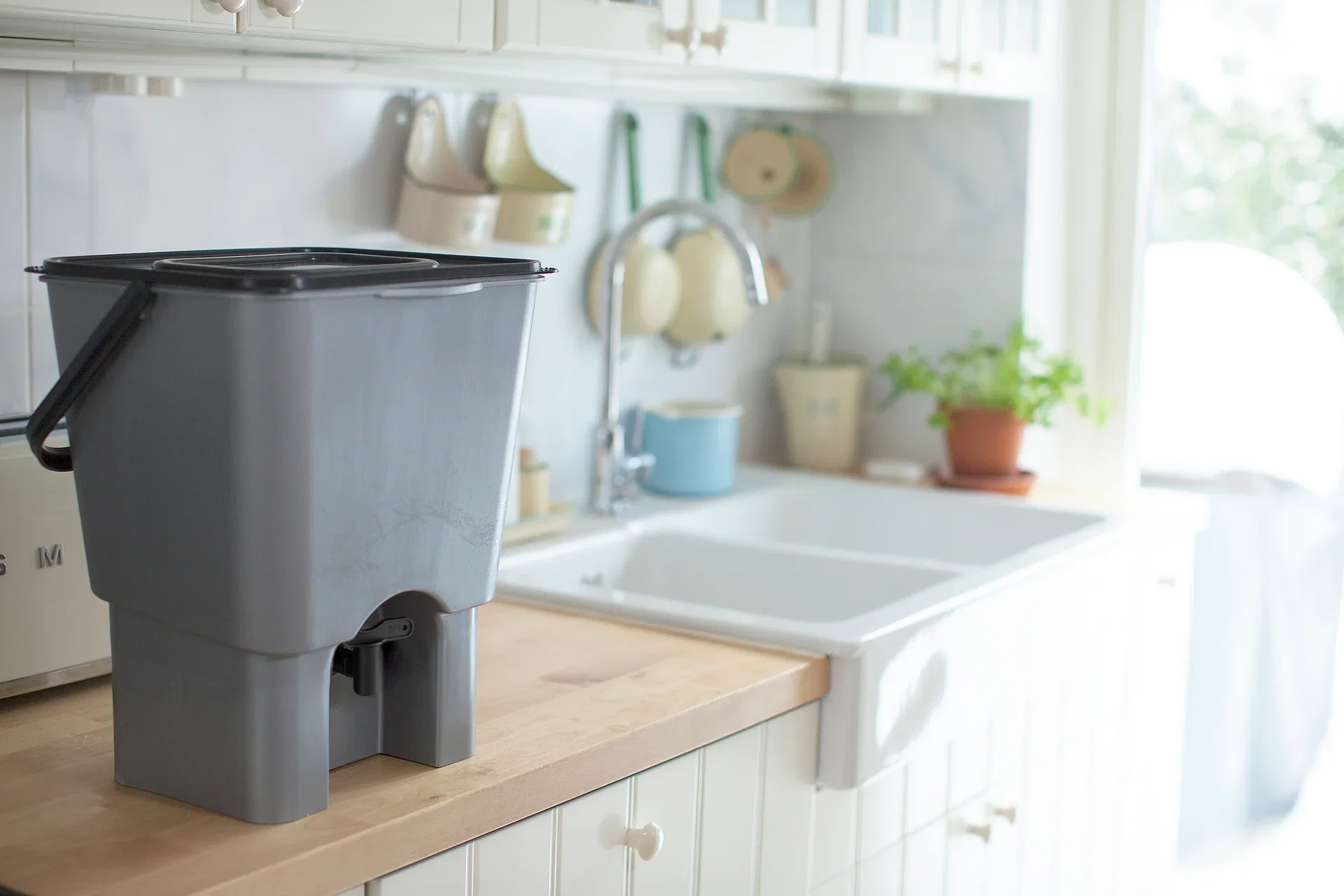 Compost bucket