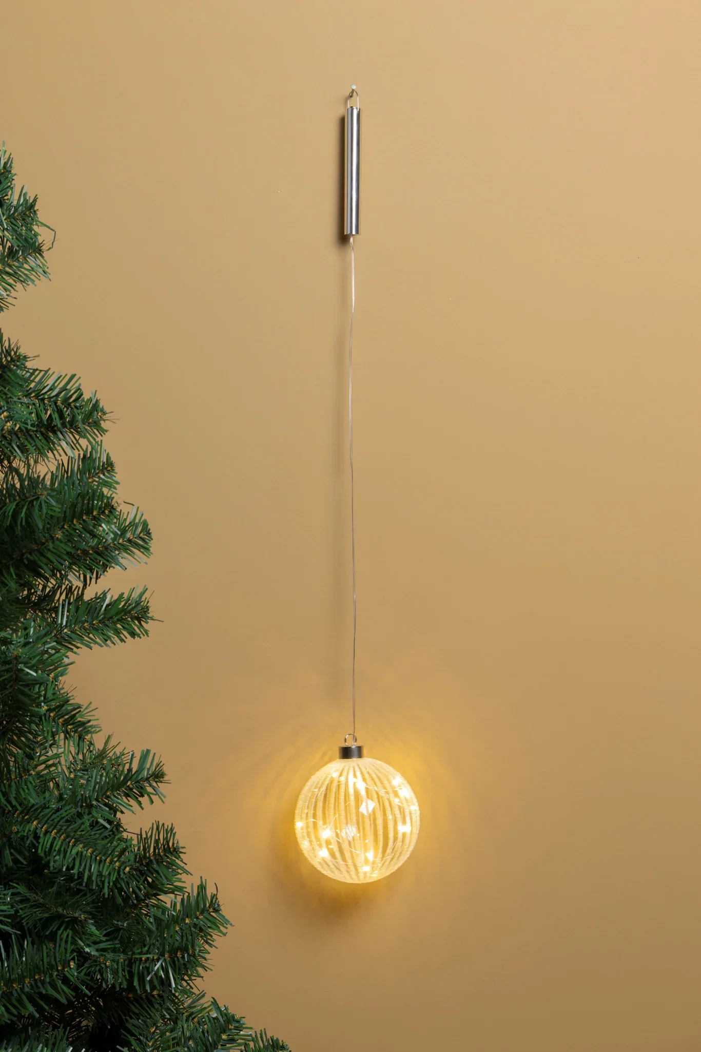 Glaskula med belysning