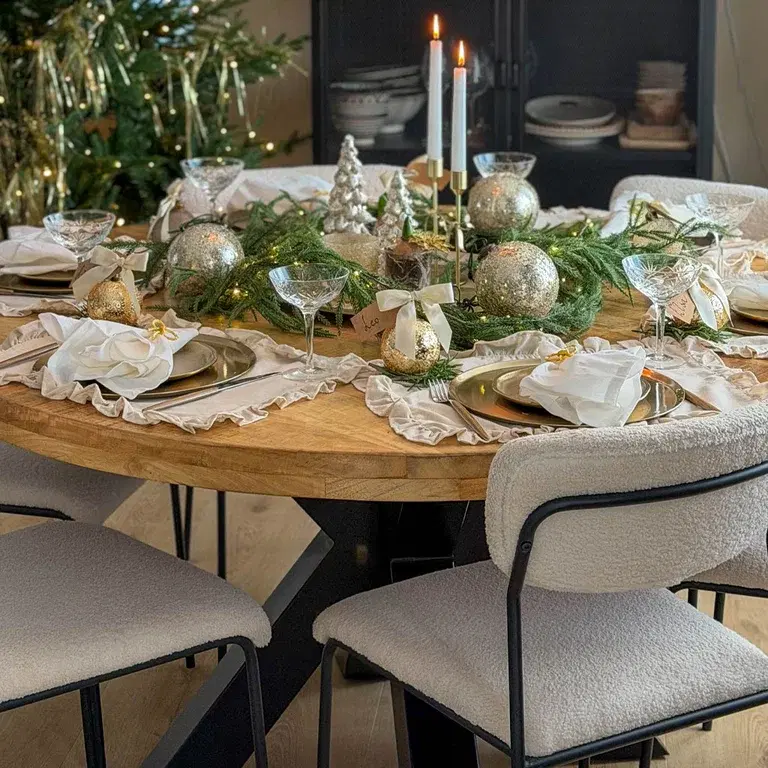 Create personalized place cards with details from nature